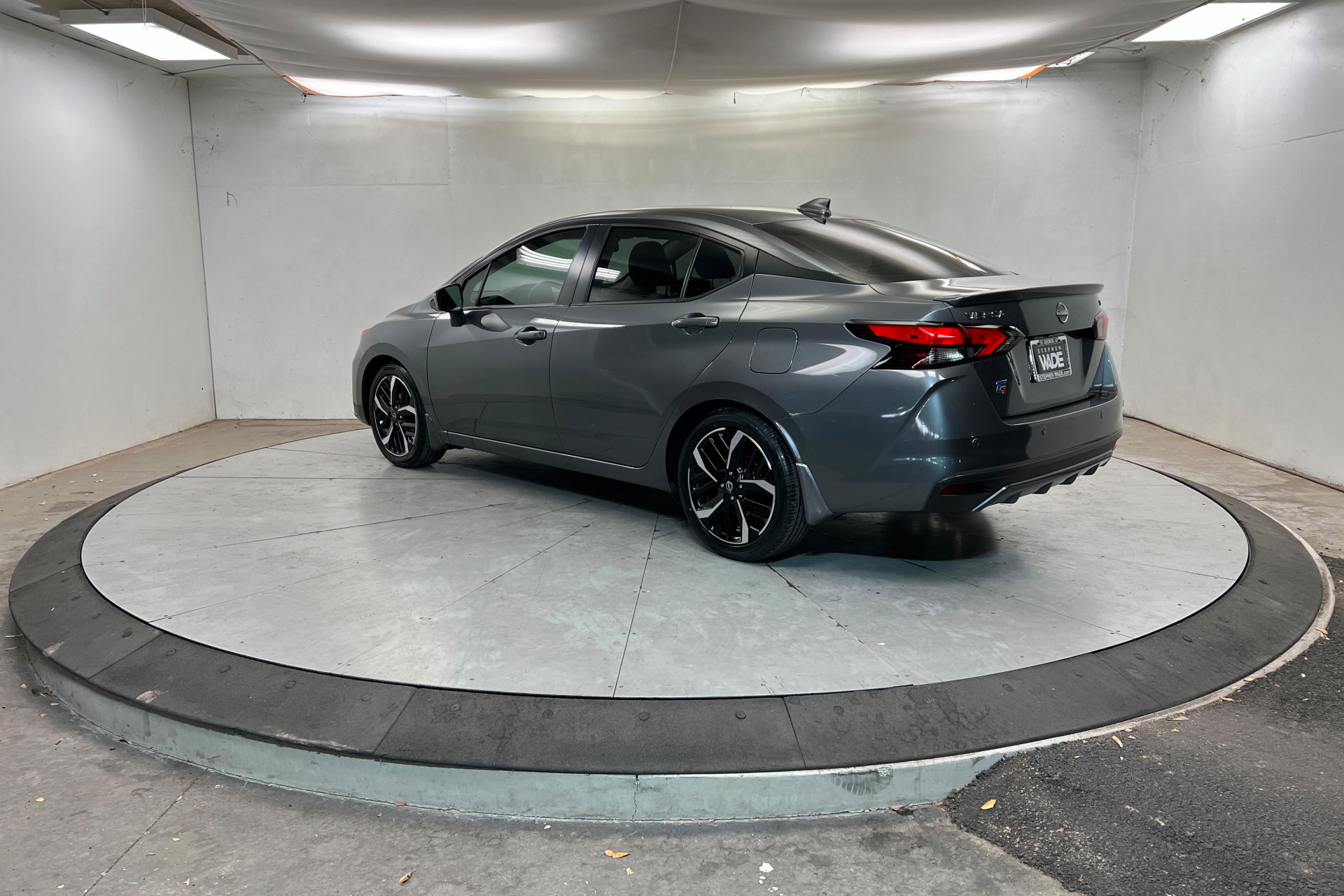 Used 2024 Nissan Versa SR w/ Trunk Package image 3