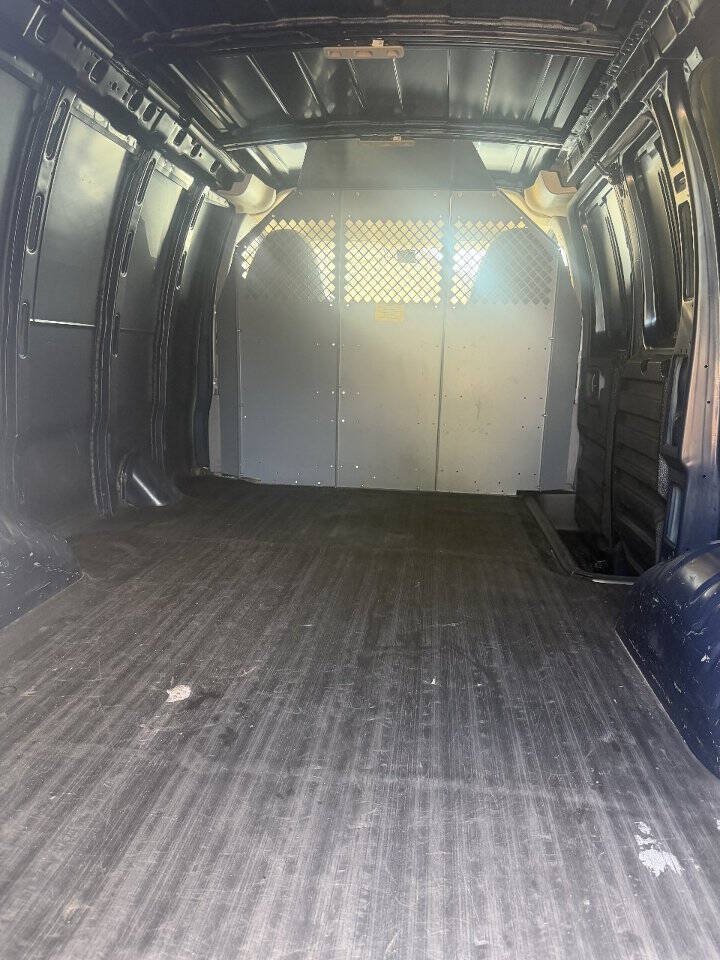Used 2015 Chevrolet Express 2500 w/ Cold Climate Package RWD image 14