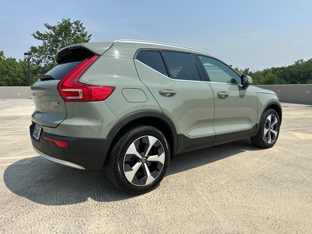Certified 2025 Volvo XC40 B5 Plus AWD/4WD image 9