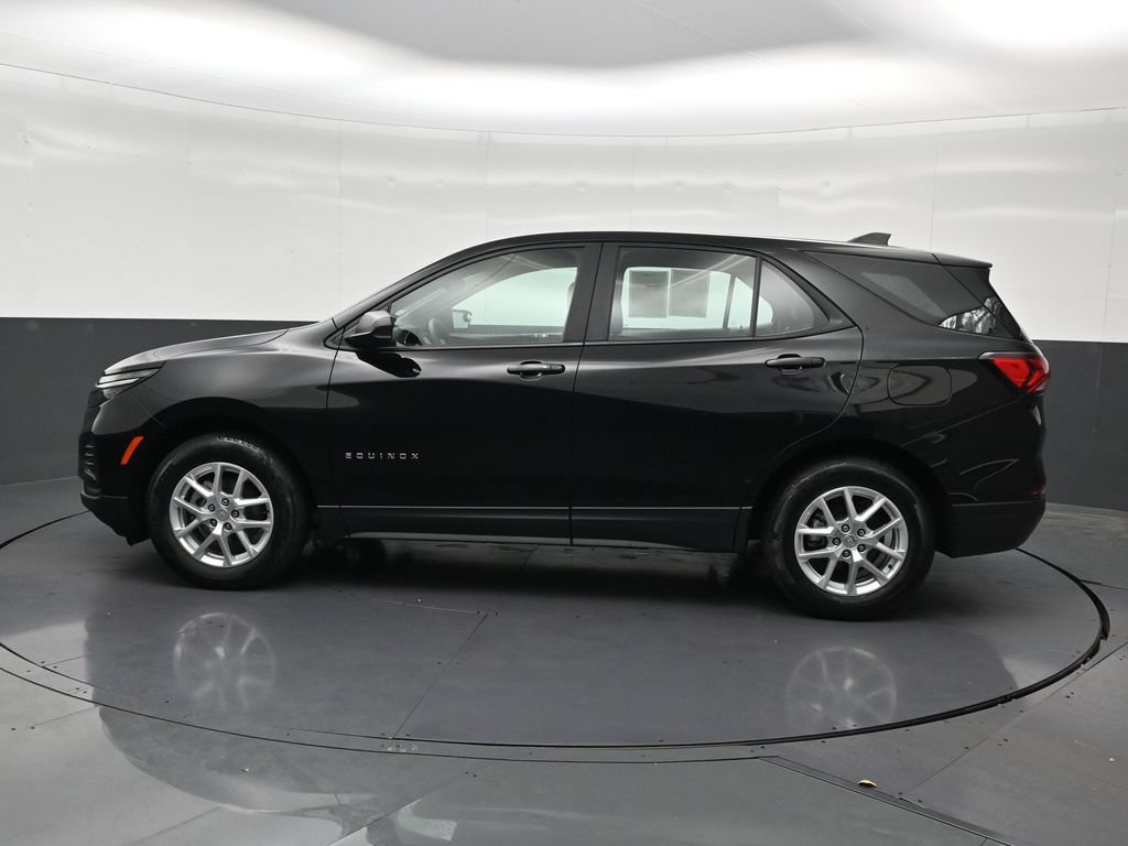 Used 2024 Chevrolet Equinox LS FWD image 2