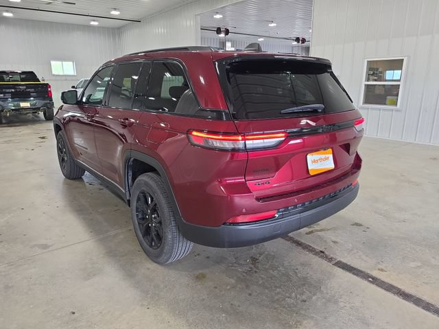 Used 2025 Jeep Grand Cherokee Altitude AWD/4WD image 6