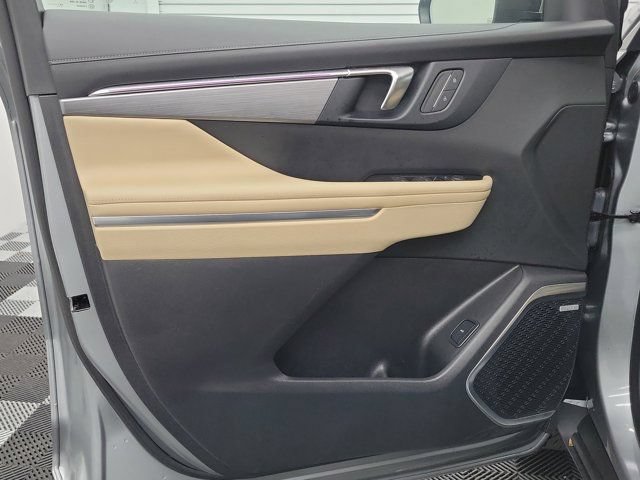 Used 2025 Buick Enclave Preferred FWD image 18