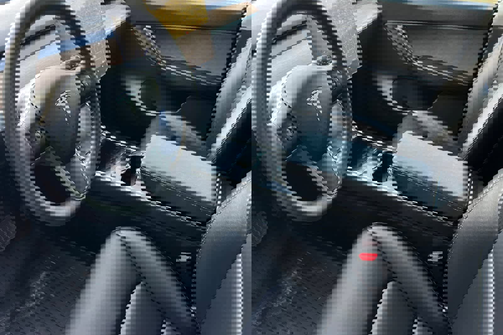 Used 2021 Tesla Model Y Standard Range image 12