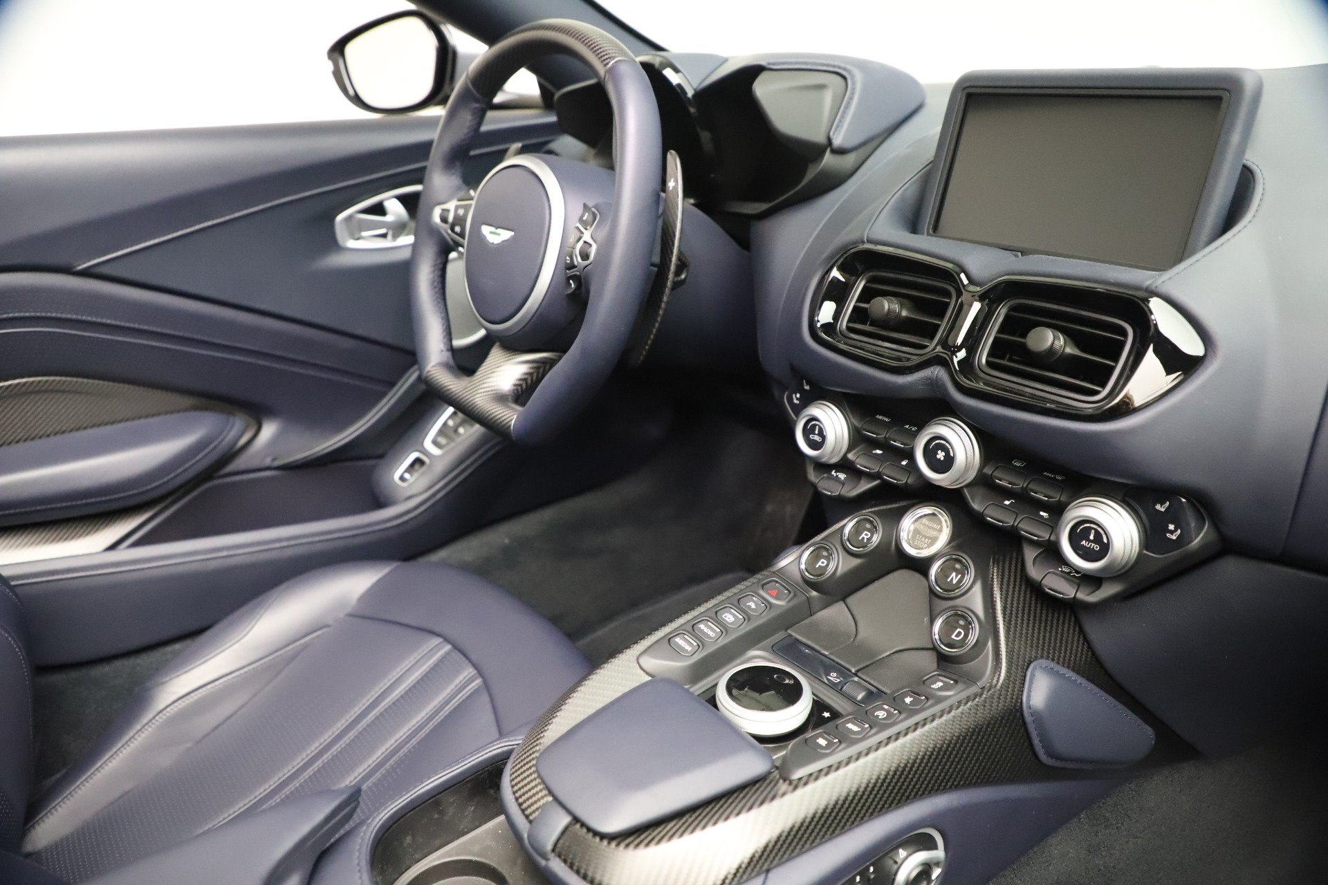 Used 2021 Aston Martin V8 Vantage Roadster RWD image 24