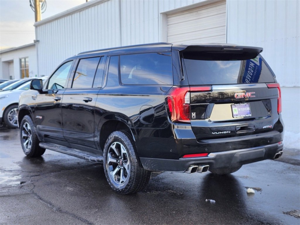 Used 2025 GMC Yukon XL AT4 image 3