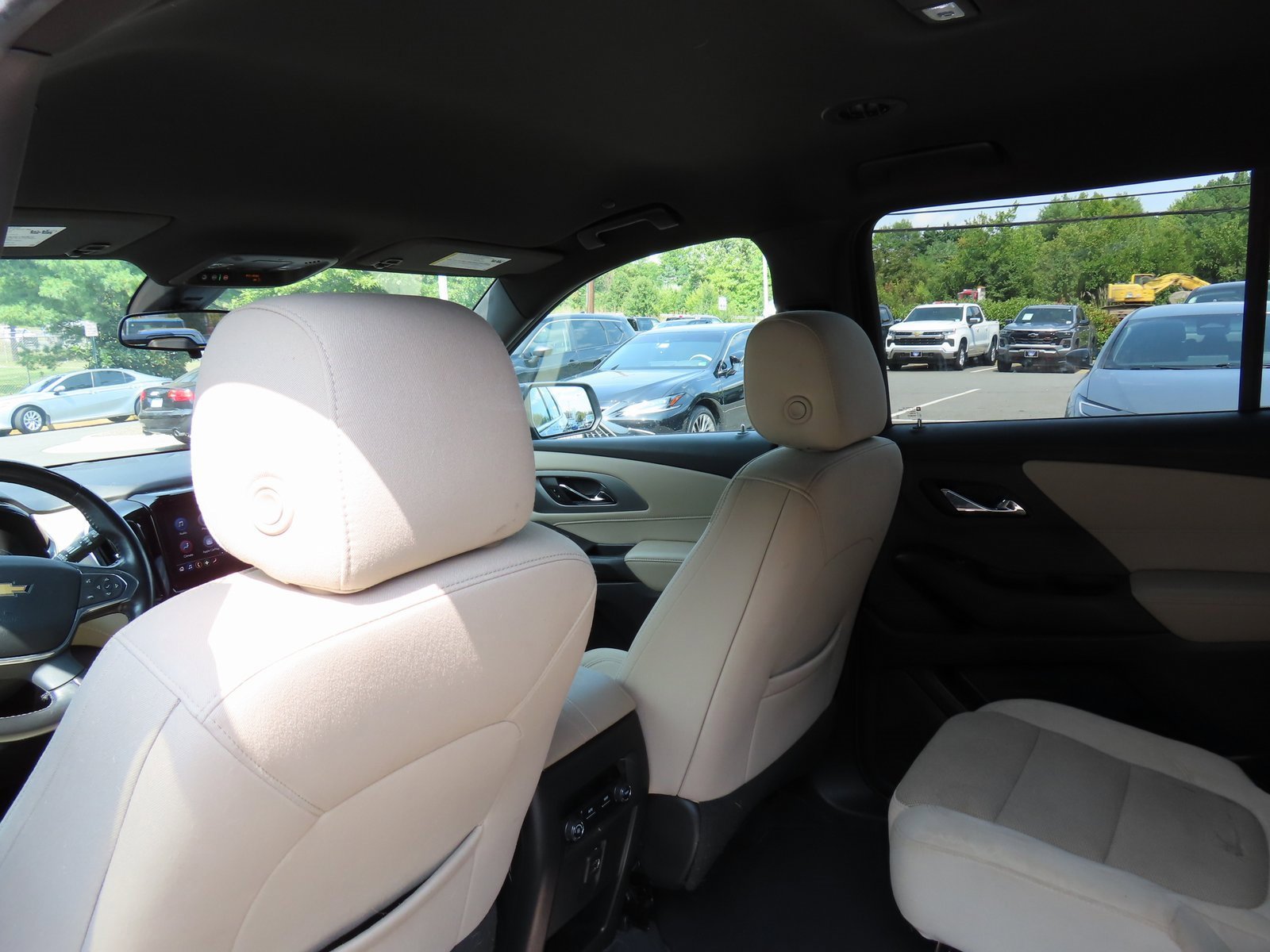 Used 2022 Chevrolet Traverse LT image 29