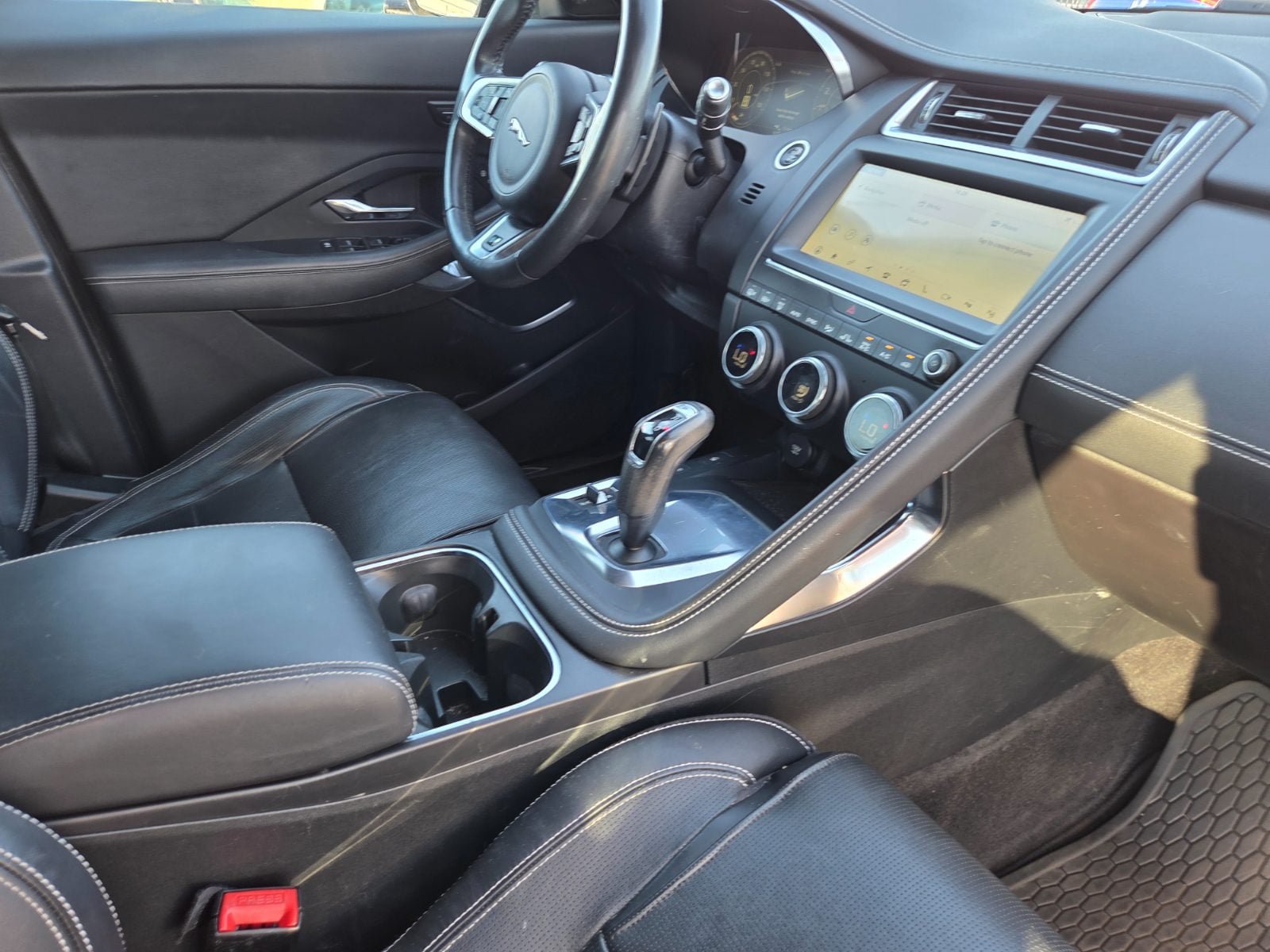 Used 2019 Jaguar E-PACE R-Dynamic HSE AWD/4WD image 15