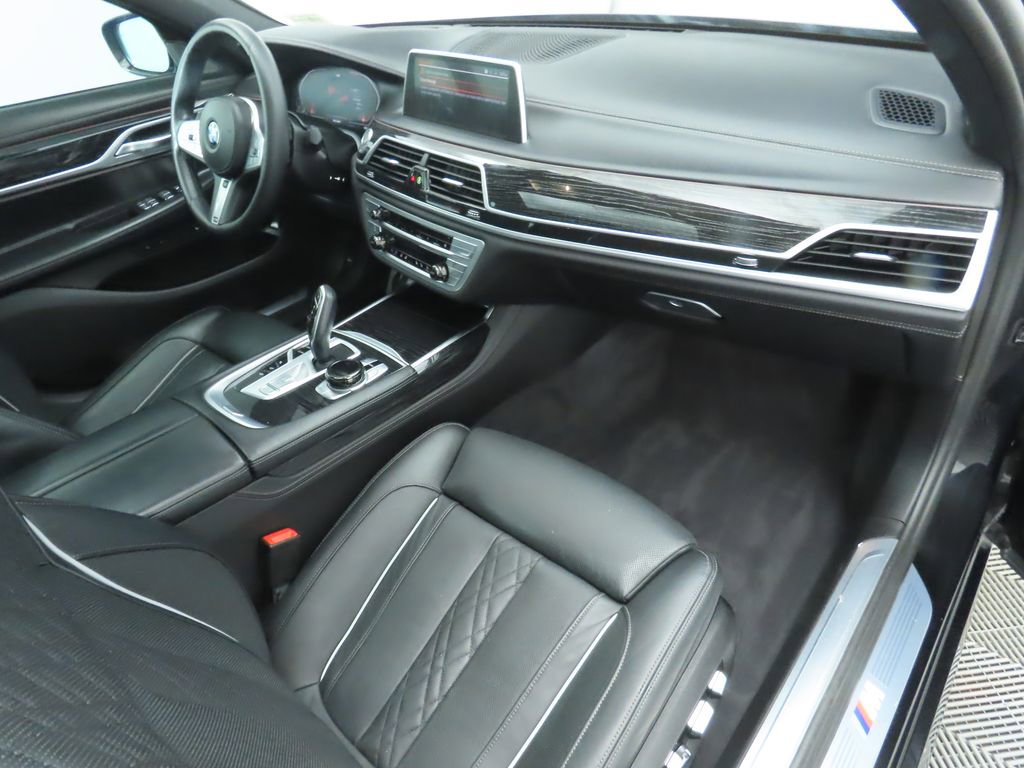 Used 2022 BMW 750i xDrive w/ Executive Package image 18