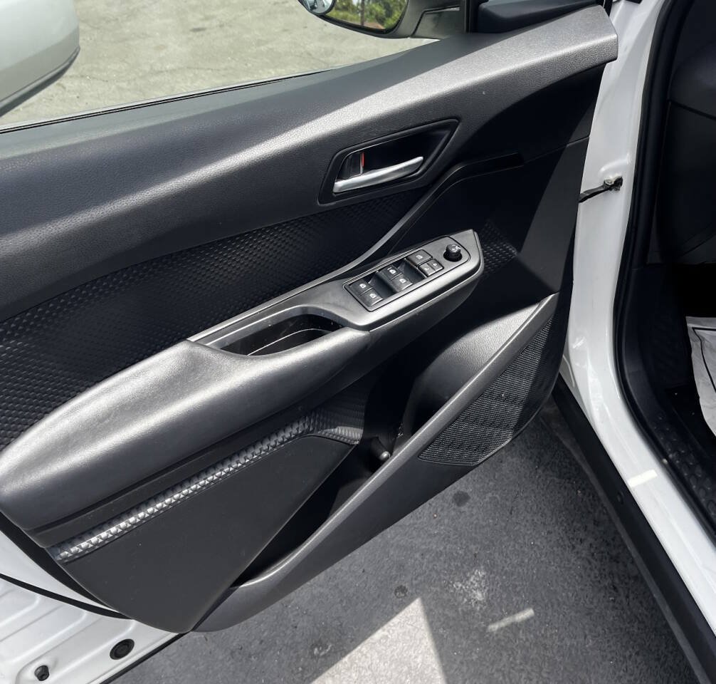 Used 2019 Toyota C-HR LE FWD image 14
