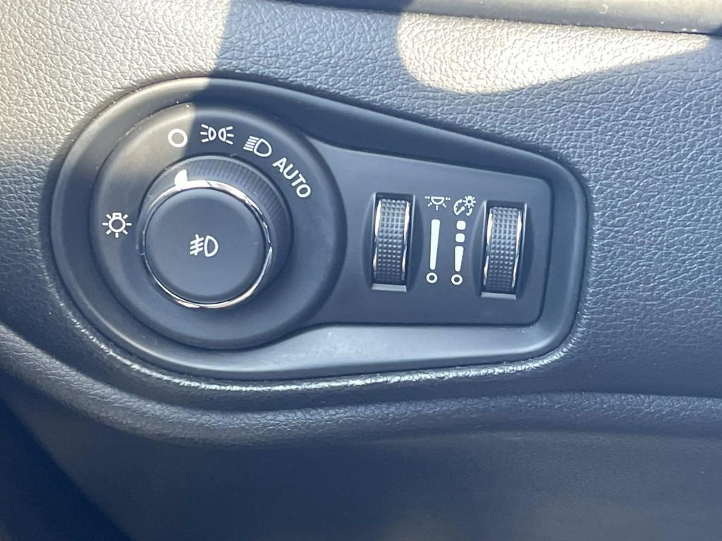 Used 2020 Jeep Renegade Altitude image 30