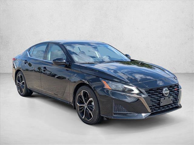 Used 2023 Nissan Altima 2.5 SR w/ SR Premium Package FWD image 3