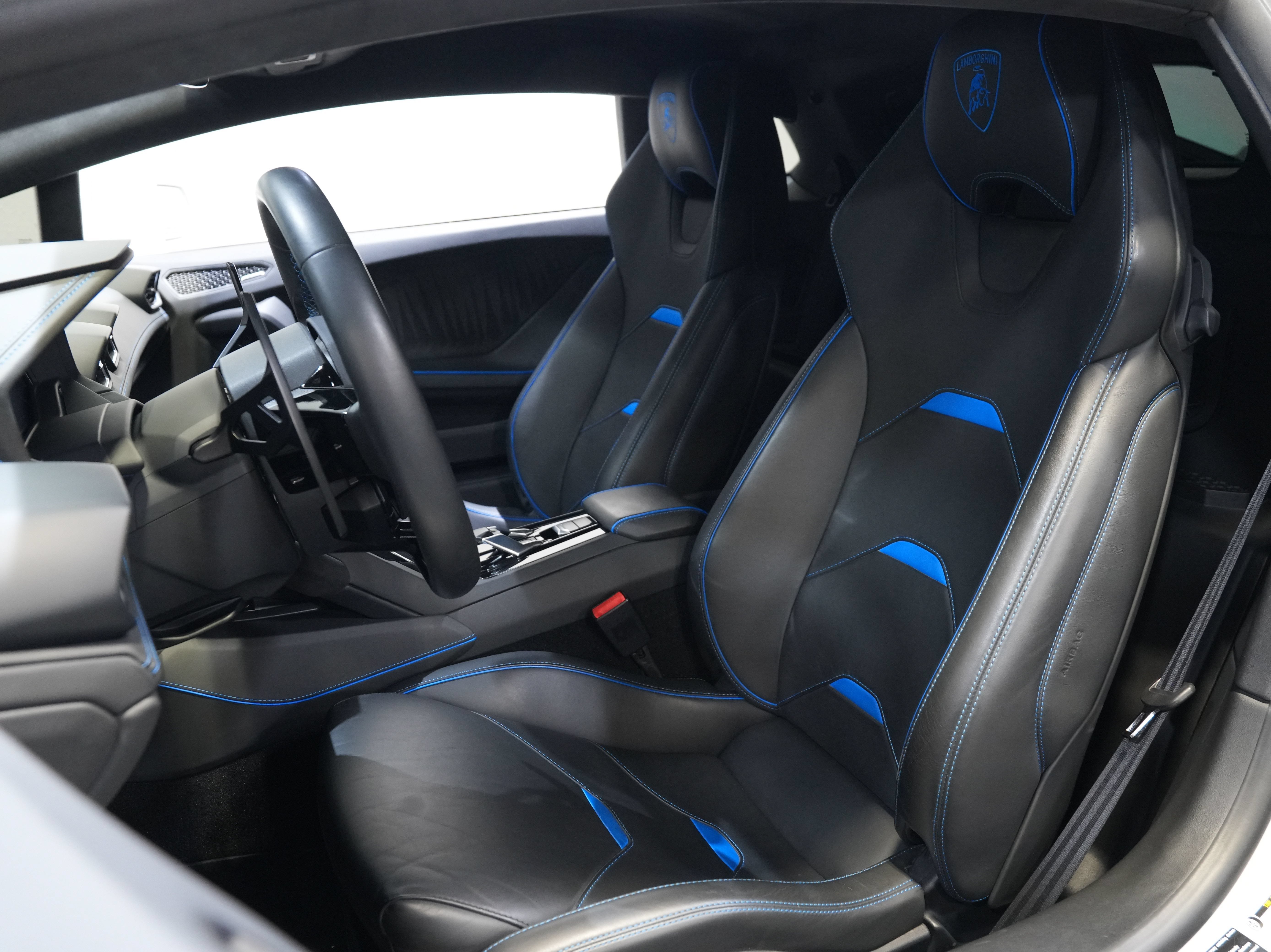 Used 2020 Lamborghini Huracan EVO AWD/4WD image 27