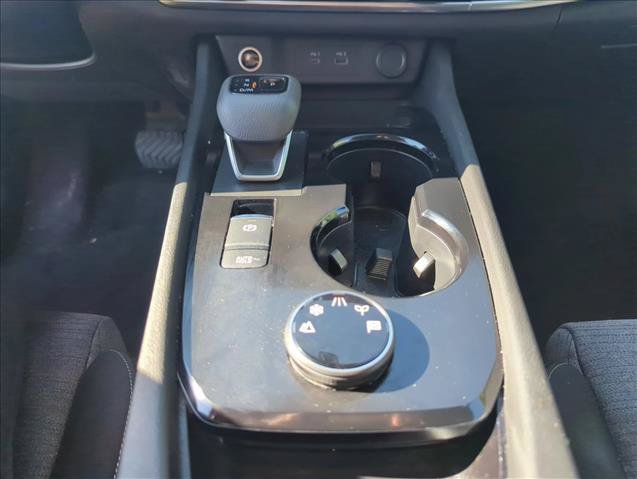 Used 2023 Nissan Rogue SV AWD/4WD image 16
