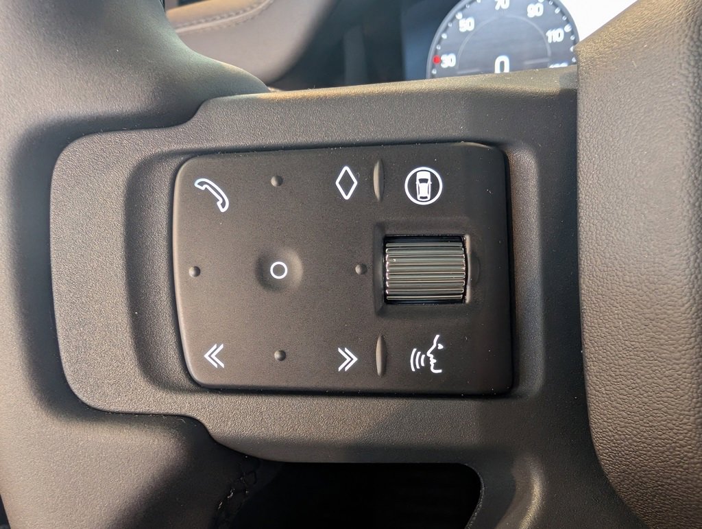 New 2025 Land Rover Defender 110 S image 17