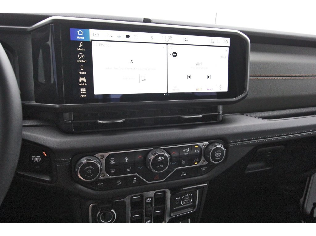 Used 2025 Jeep Gladiator Mojave w/ Convenience Group AWD/4WD image 20