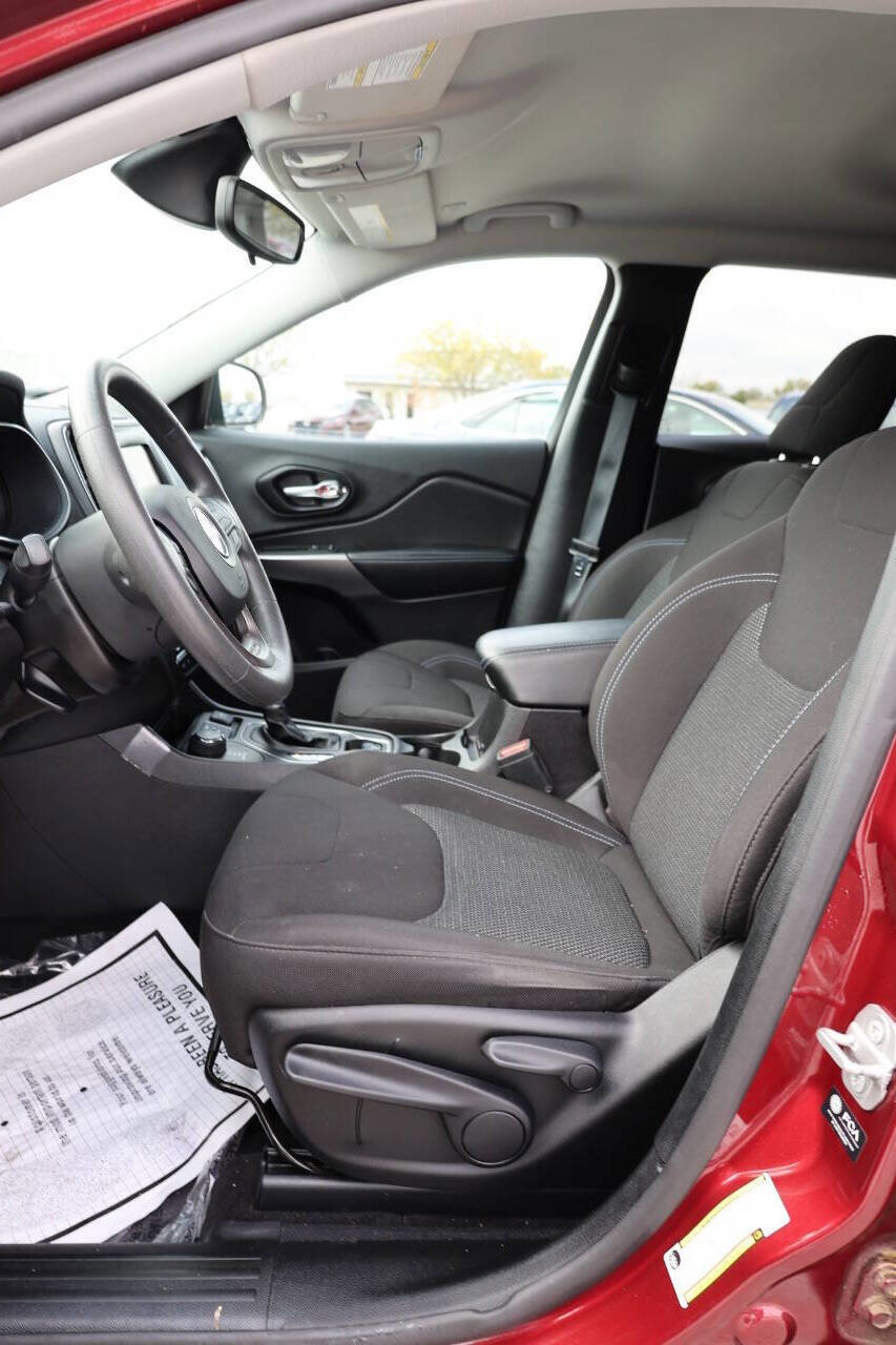 Used 2021 Jeep Cherokee Latitude image 12