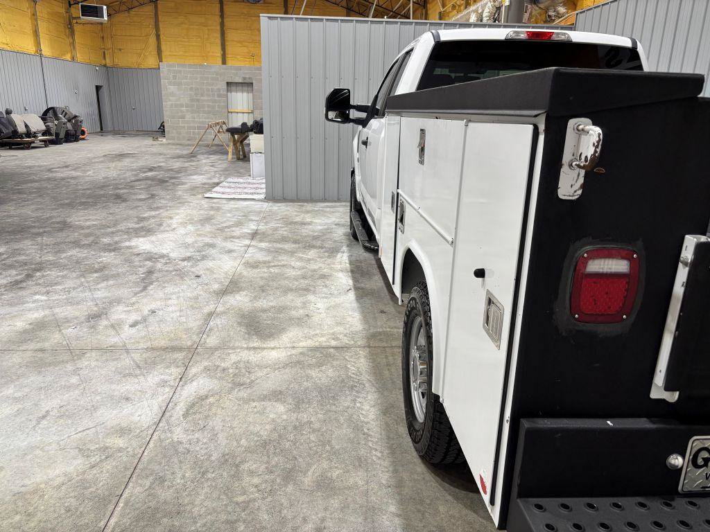 Used 2017 Ford F250 XL w/ Power Equipment Group AWD/4WD image 9