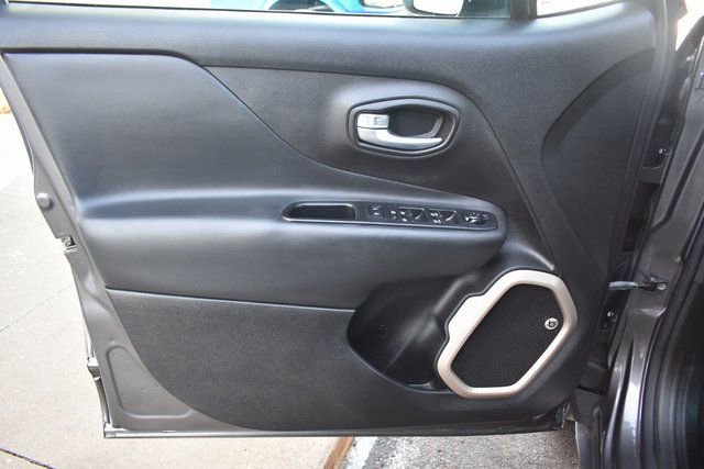 Used 2017 Jeep Renegade Limited image 13