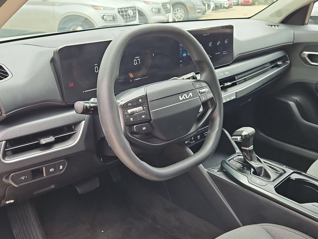 Used 2025 Kia K4 FWD image 15