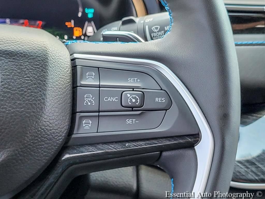 Used 2023 Jeep Grand Cherokee Trailhawk AWD/4WD image 16