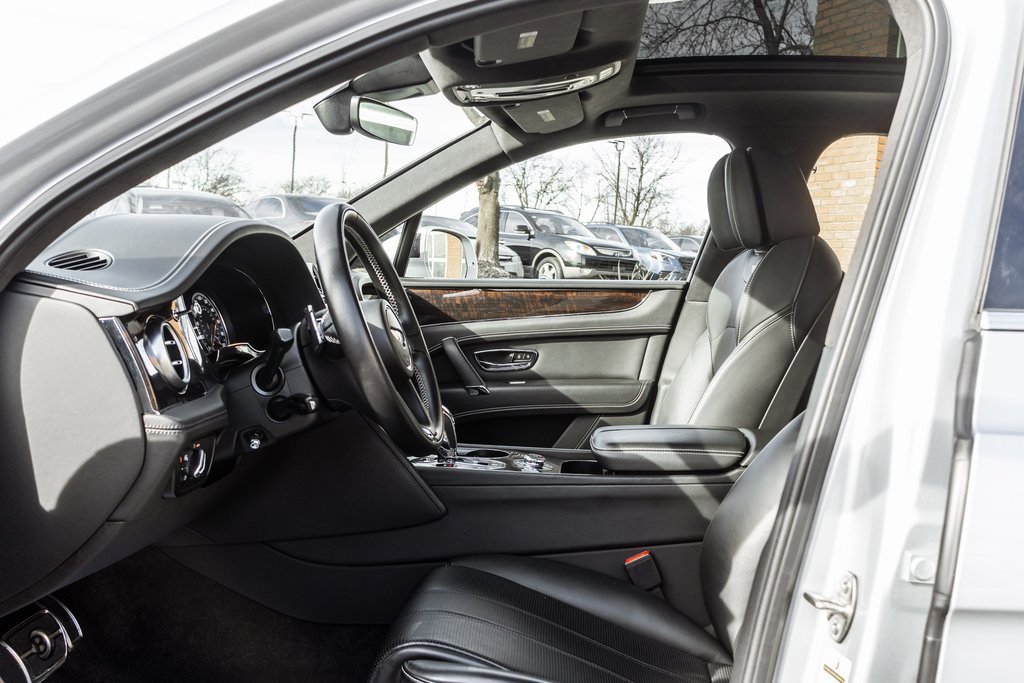 Used 2019 Bentley Bentayga image 36