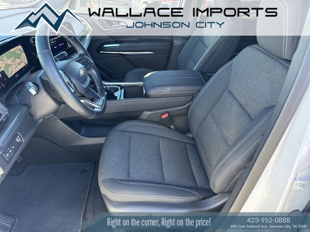 Used 2025 Chevrolet Traverse LT FWD image 13