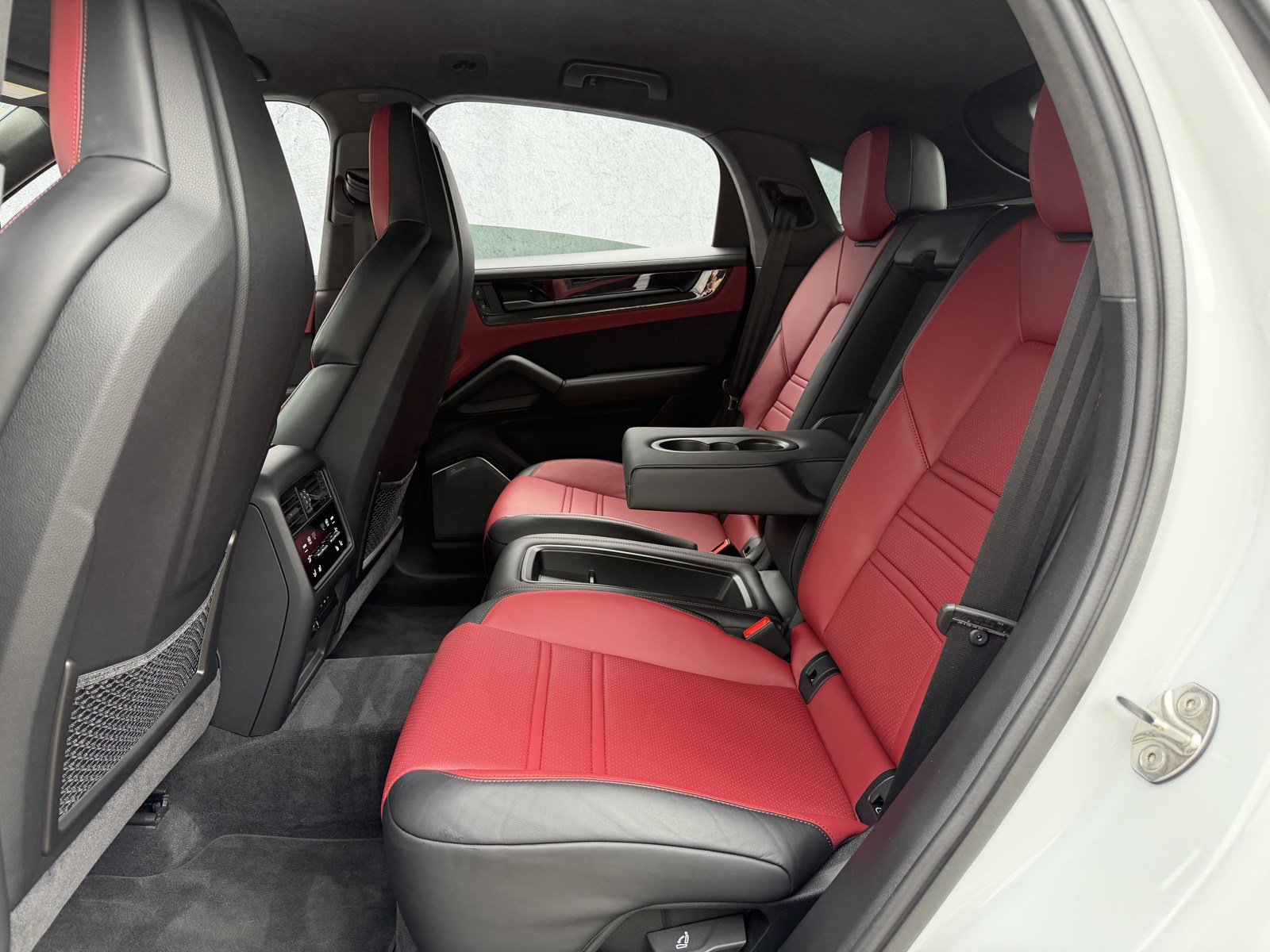 Used 2024 Porsche Cayenne Turbo GT AWD/4WD image 33