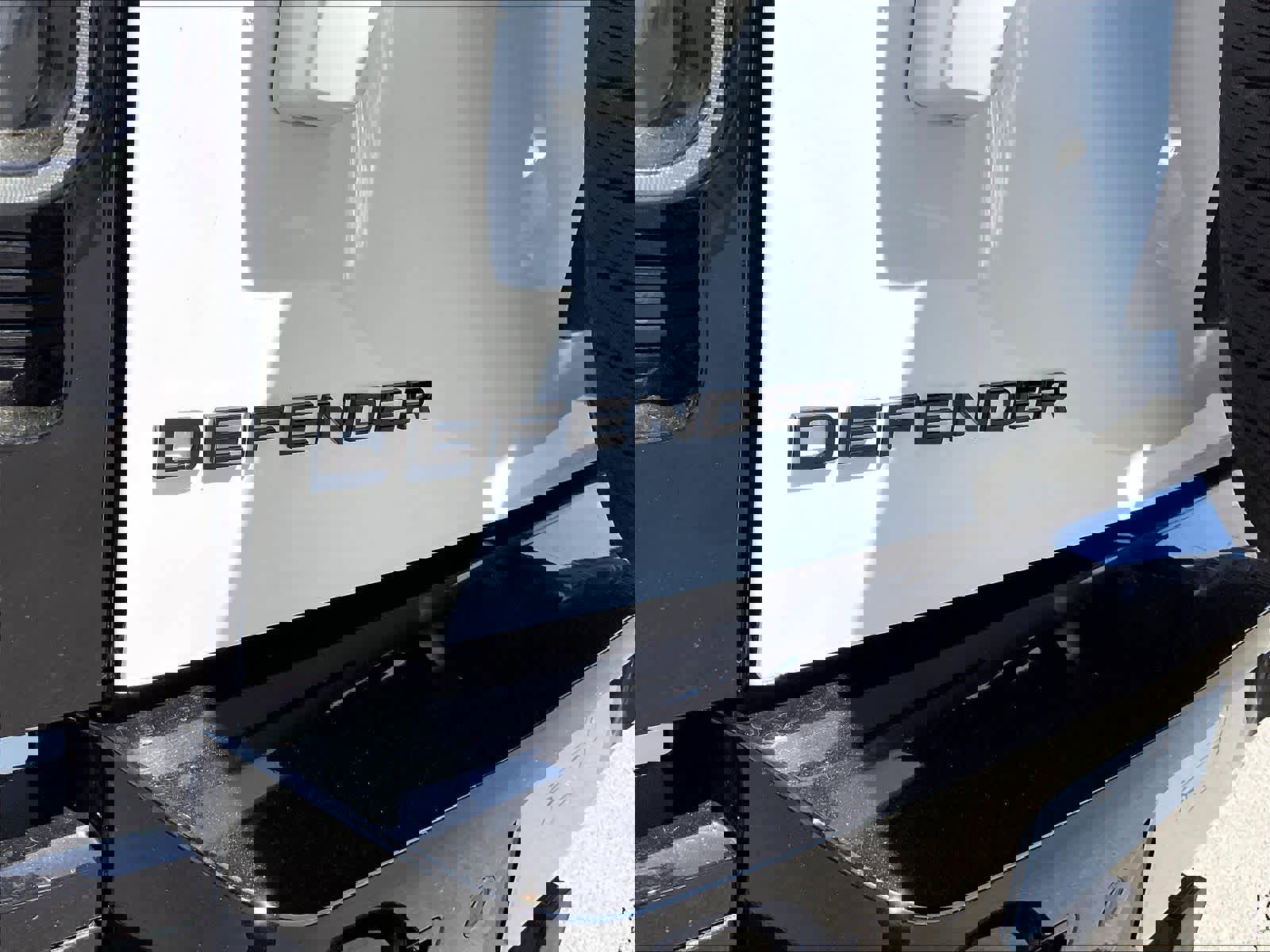 New 2025 Land Rover Defender 90 V8 image 26