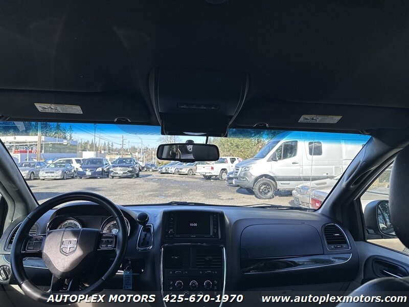 Used 2017 Dodge Grand Caravan SXT FWD image 15