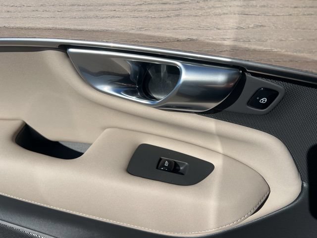 New 2026 Volvo XC90 B5 Plus w/ Protection Package AWD/4WD image 24