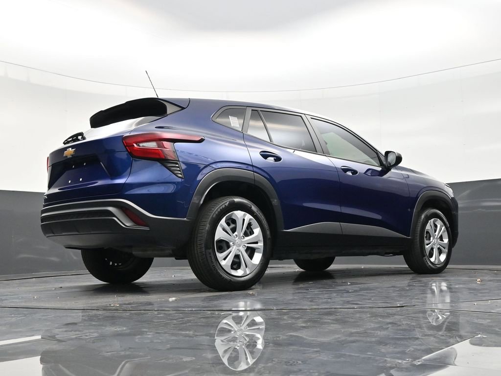 Used 2024 Chevrolet Trax LS FWD image 25