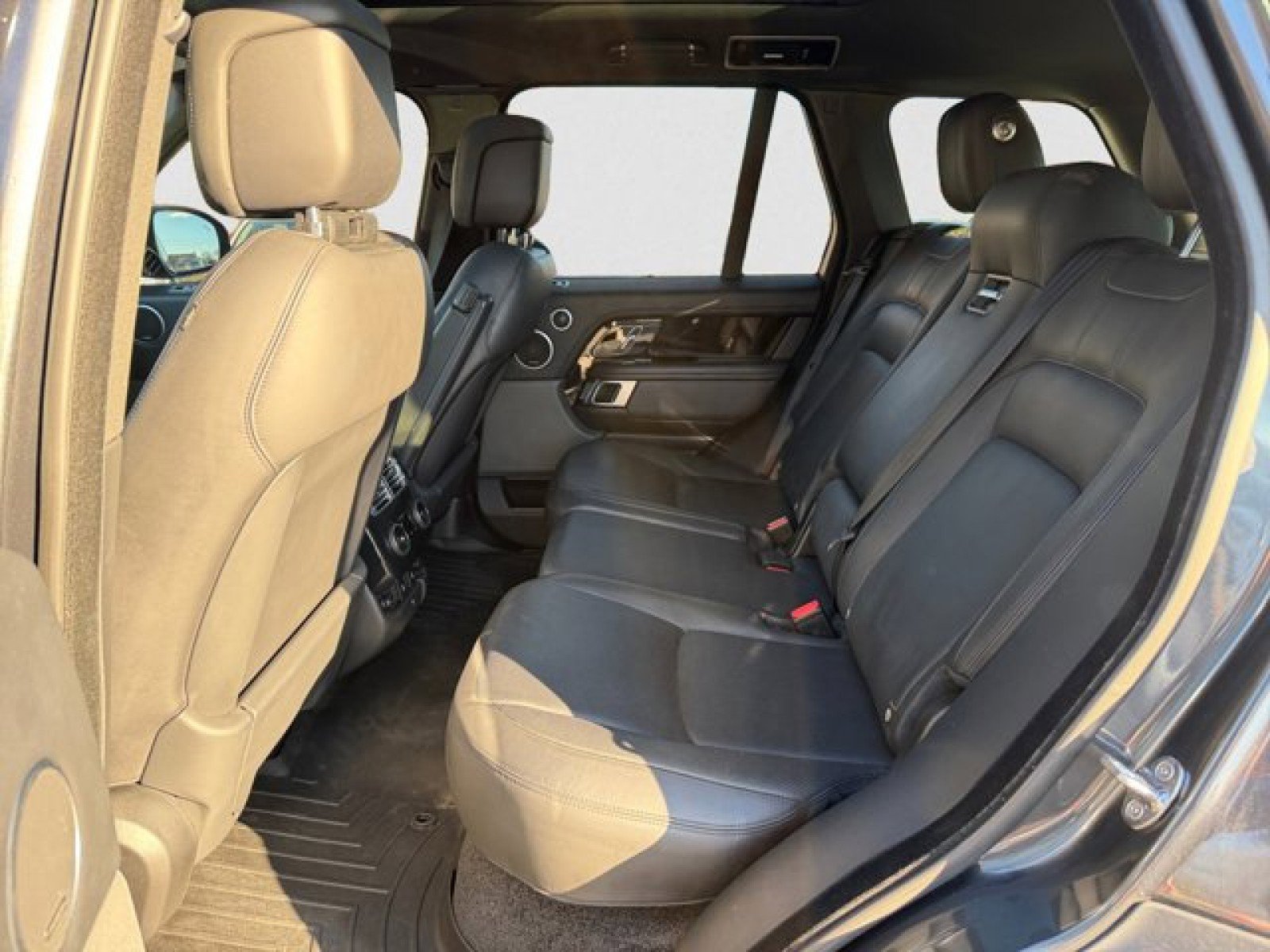 Used 2020 Land Rover Range Rover HSE image 18