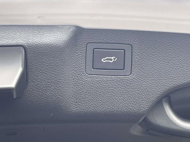 Used 2018 Hyundai Santa Fe Limited image 11