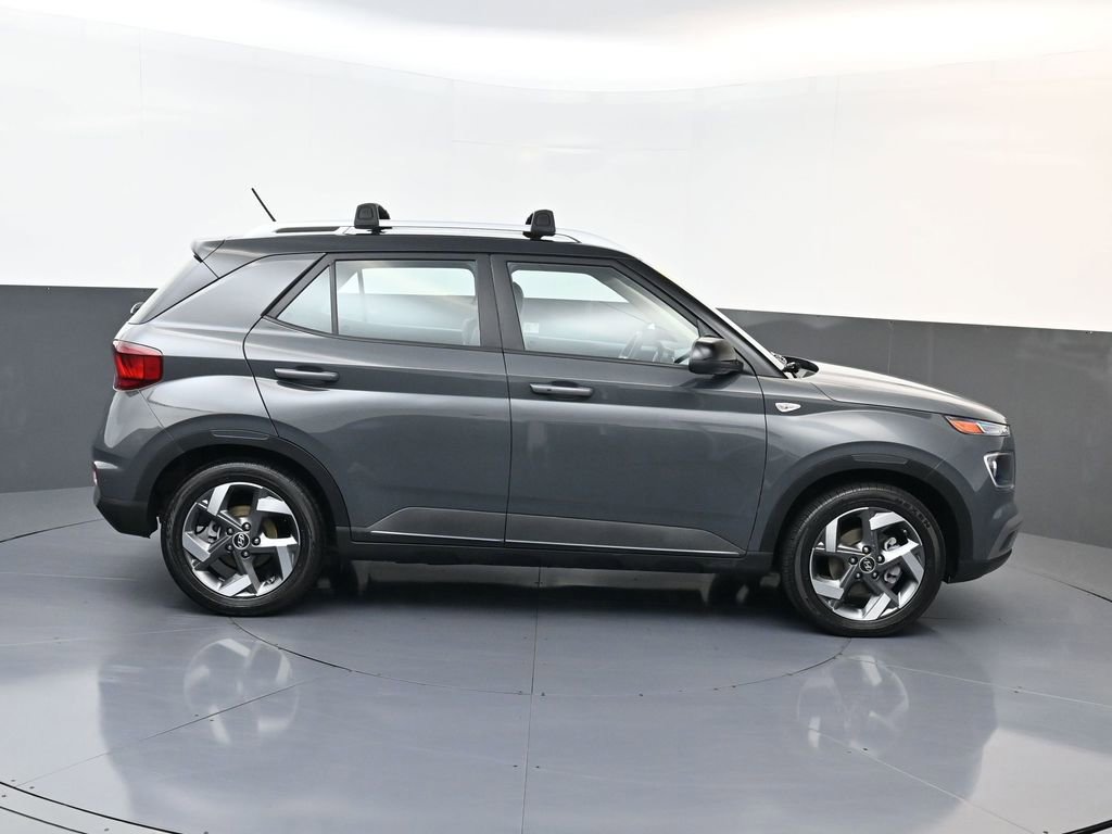 Used 2025 Hyundai Venue Limited image 3