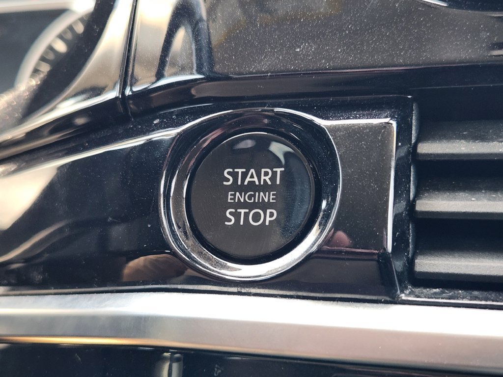 Used 2025 Nissan Pathfinder SV AWD/4WD image 21