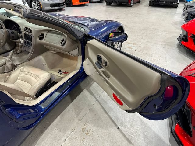 Used 2004 Chevrolet Corvette Convertible w/ Preferred Equipment Group RWD image 15