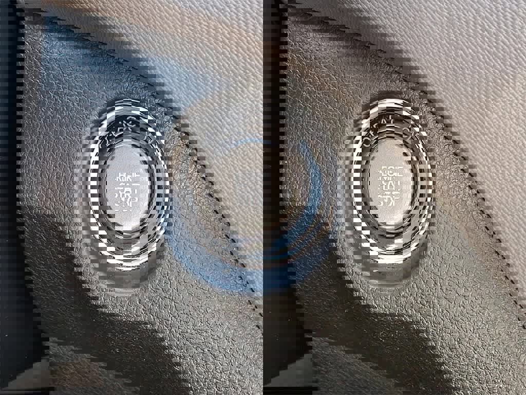 Used 2016 Hyundai Santa Fe Limited image 22