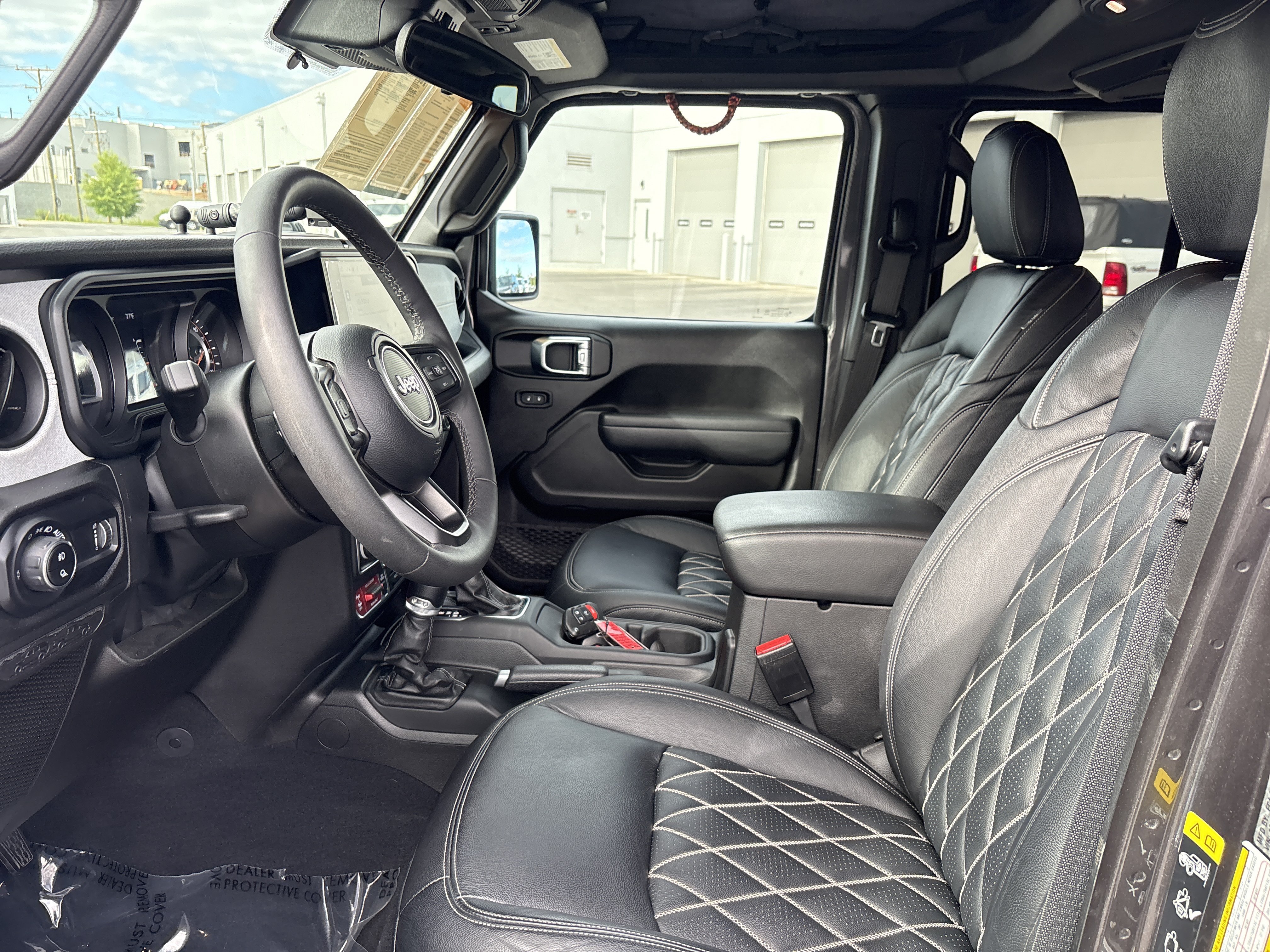 Certified 2025 Jeep Gladiator Sport AWD/4WD image 18