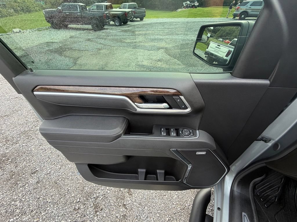 Used 2025 GMC Sierra 1500 Elevation w/ Preferred Package AWD/4WD image 5