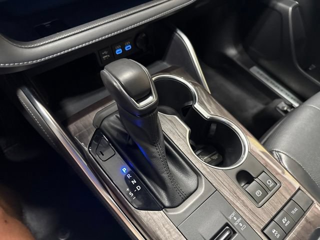 Used 2022 Toyota Highlander Limited AWD/4WD image 7