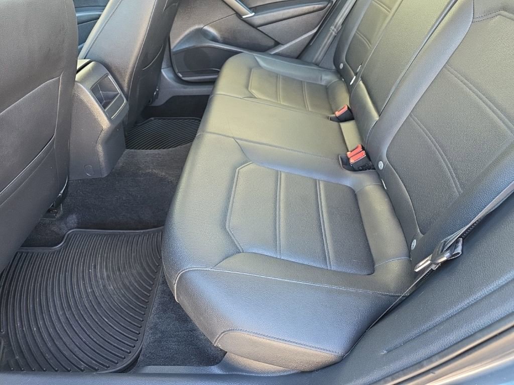 Used 2017 Volkswagen Passat 1.8T R-Line image 20