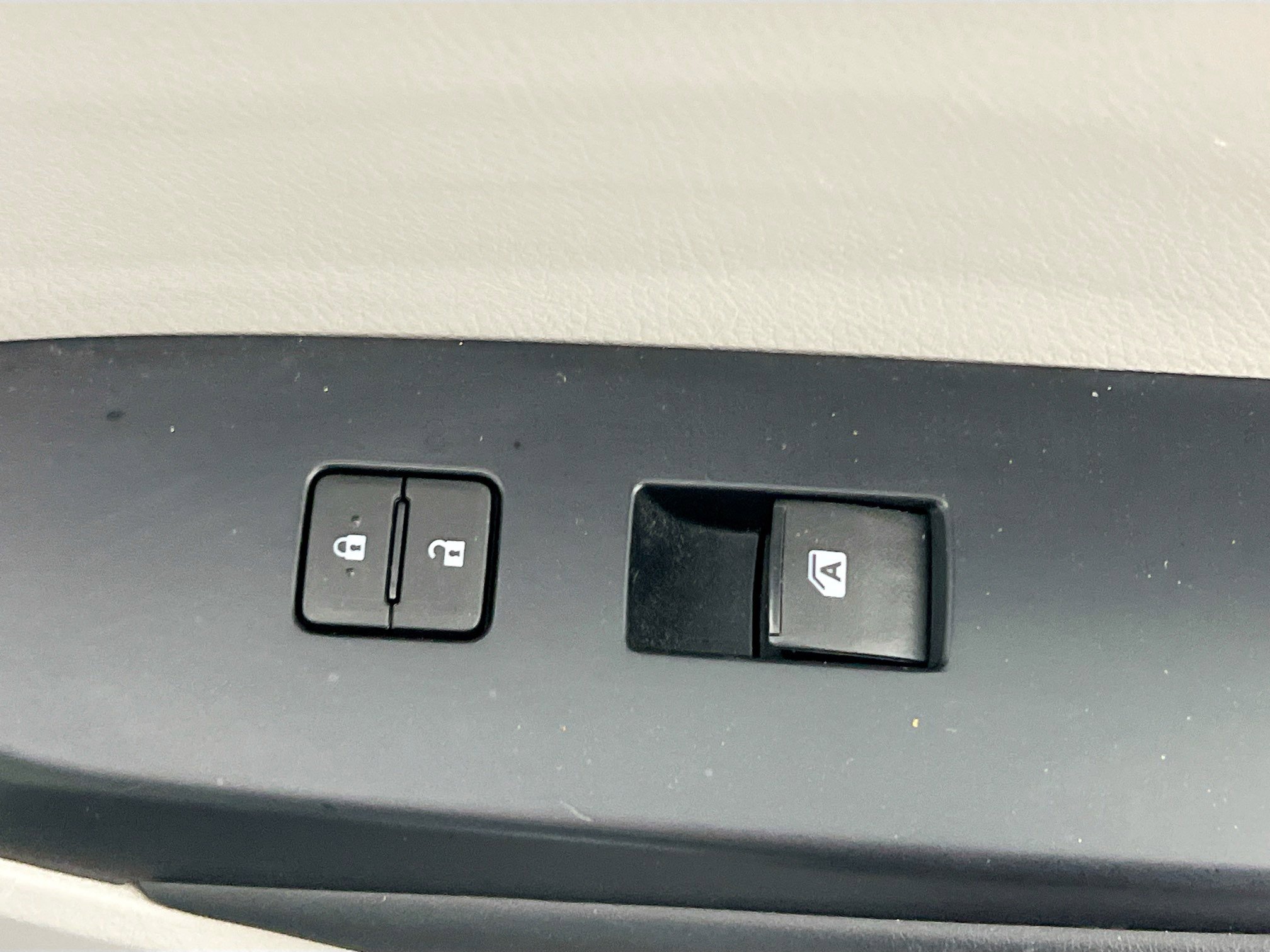 Used 2019 Toyota Highlander XLE image 32