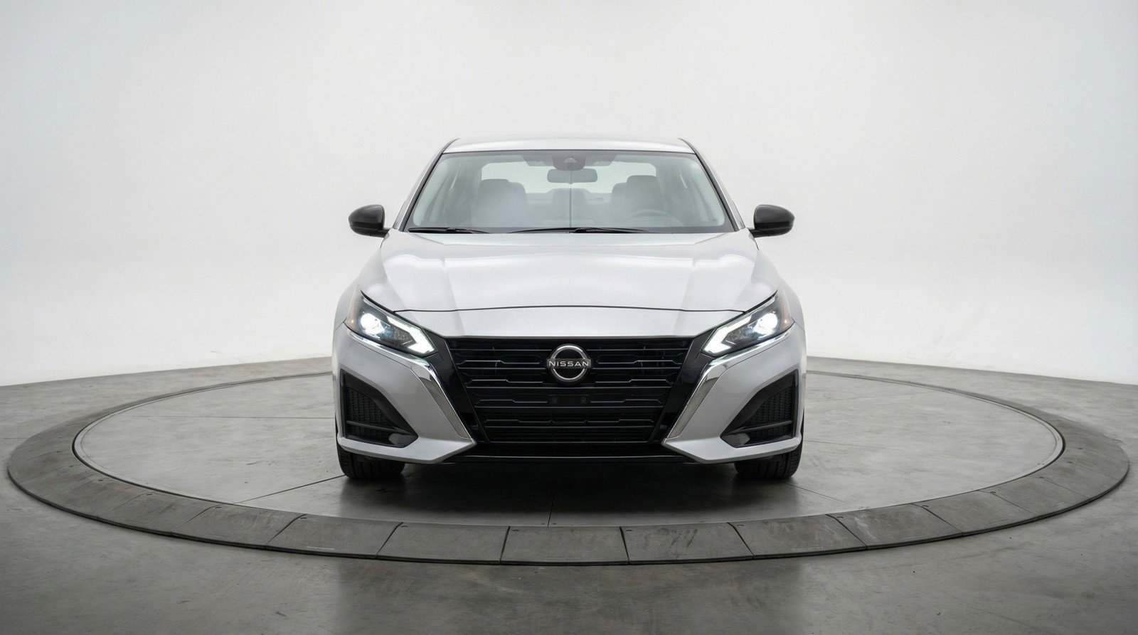 Used 2025 Nissan Altima 2.5 SV image 2