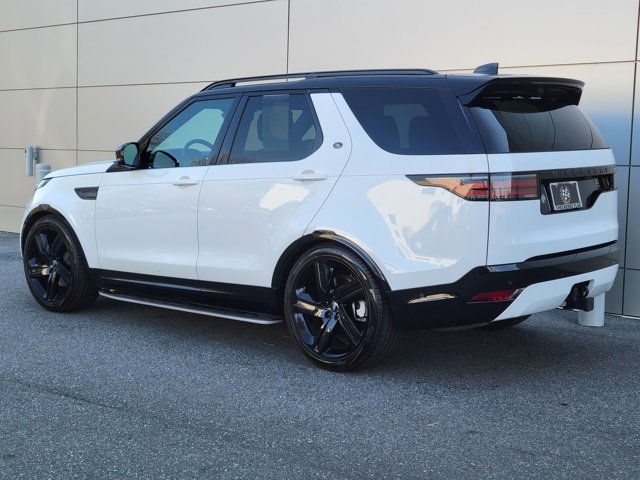 Used 2025 Land Rover Discovery Dynamic SE image 3