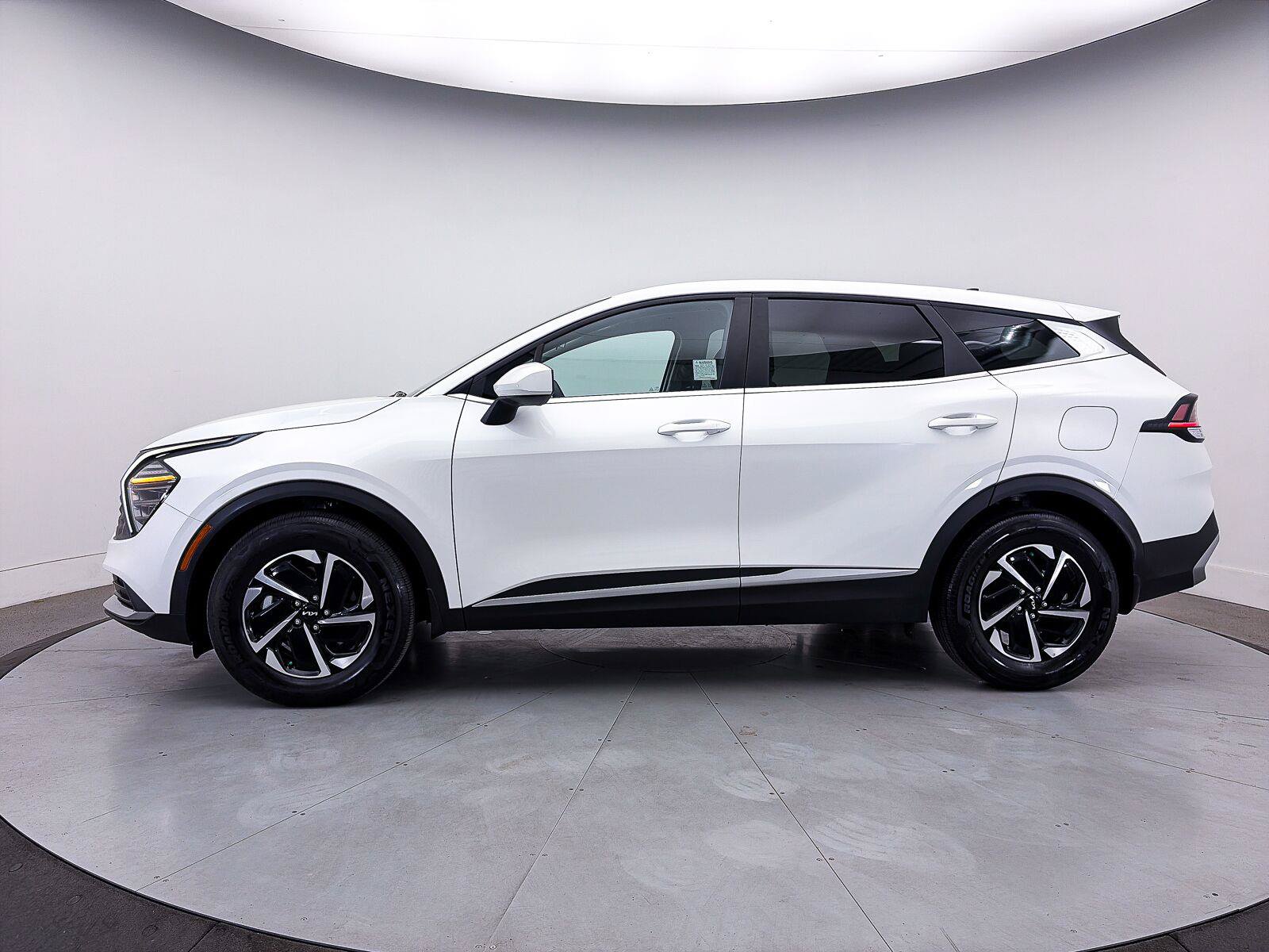 Used 2025 Kia Sportage LX FWD image 37