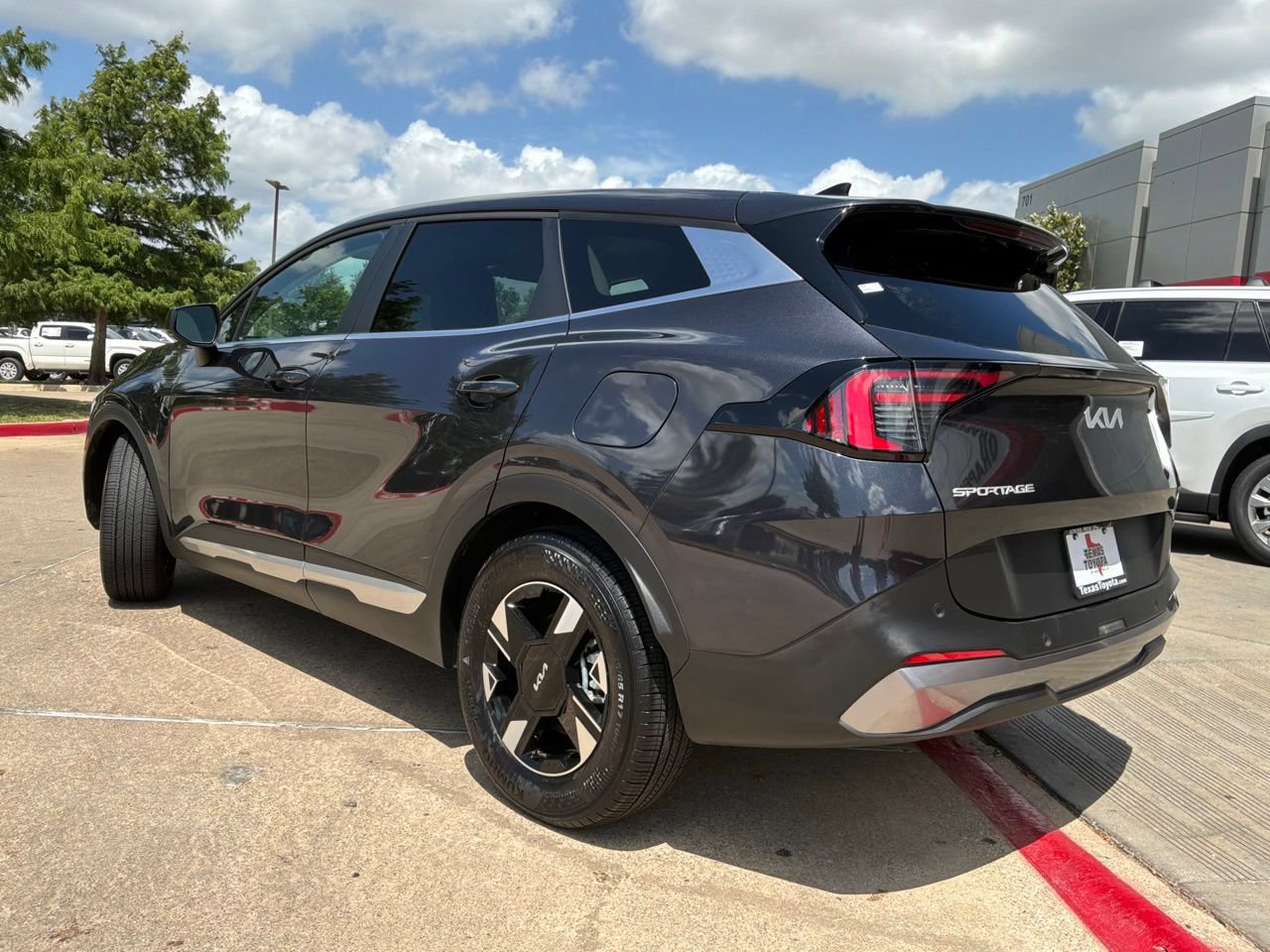 Used 2026 Kia Sportage LX FWD image 8