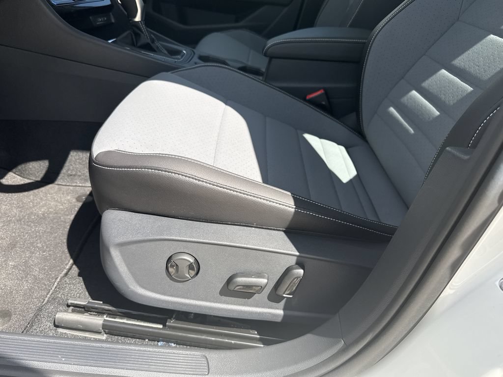 New 2026 Volkswagen Jetta SE FWD image 15
