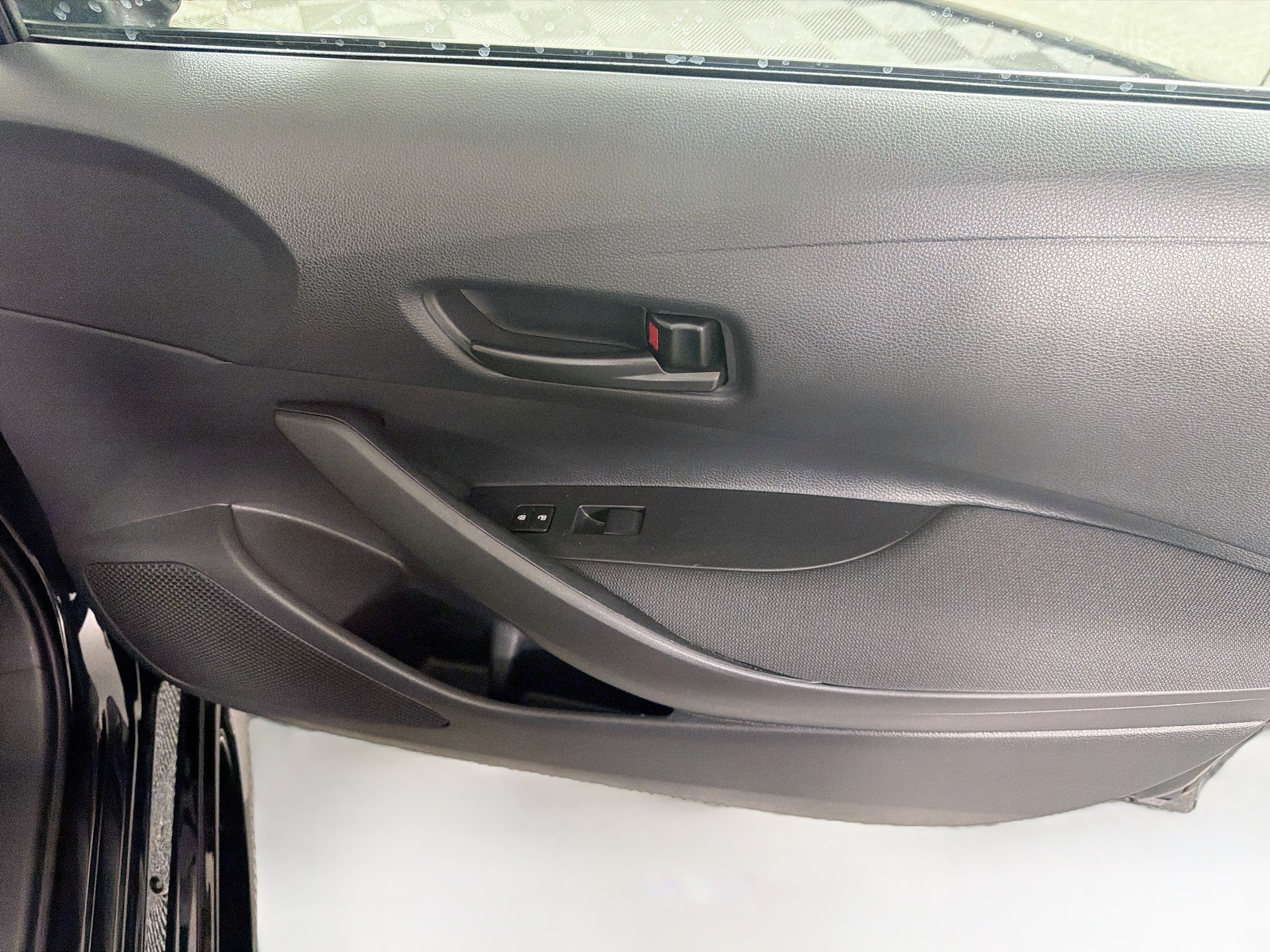 Used 2025 Toyota Corolla LE FWD image 29