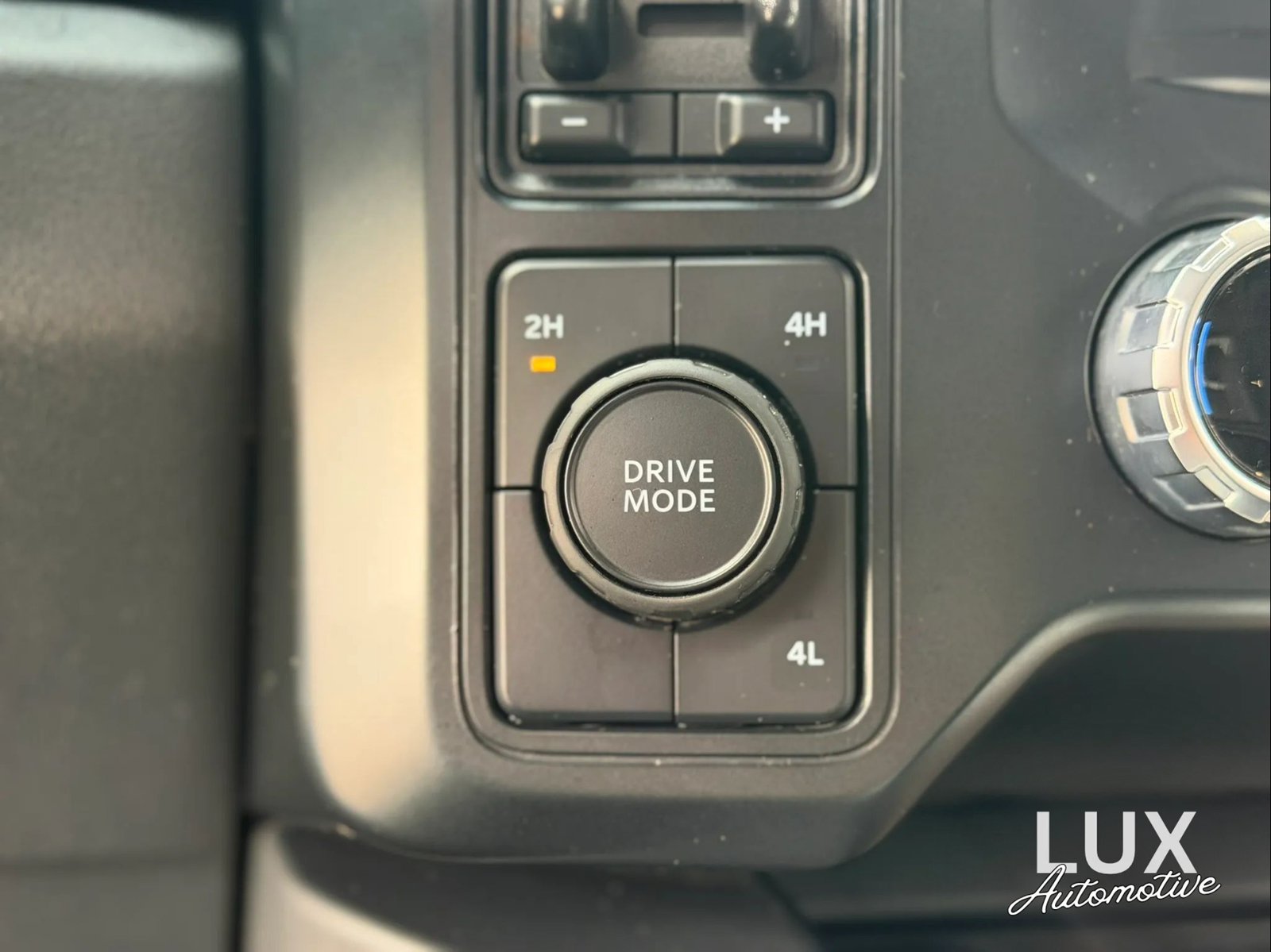 Used 2023 Ford F350 Lariat w/ Lariat Ultimate Package AWD/4WD image 37