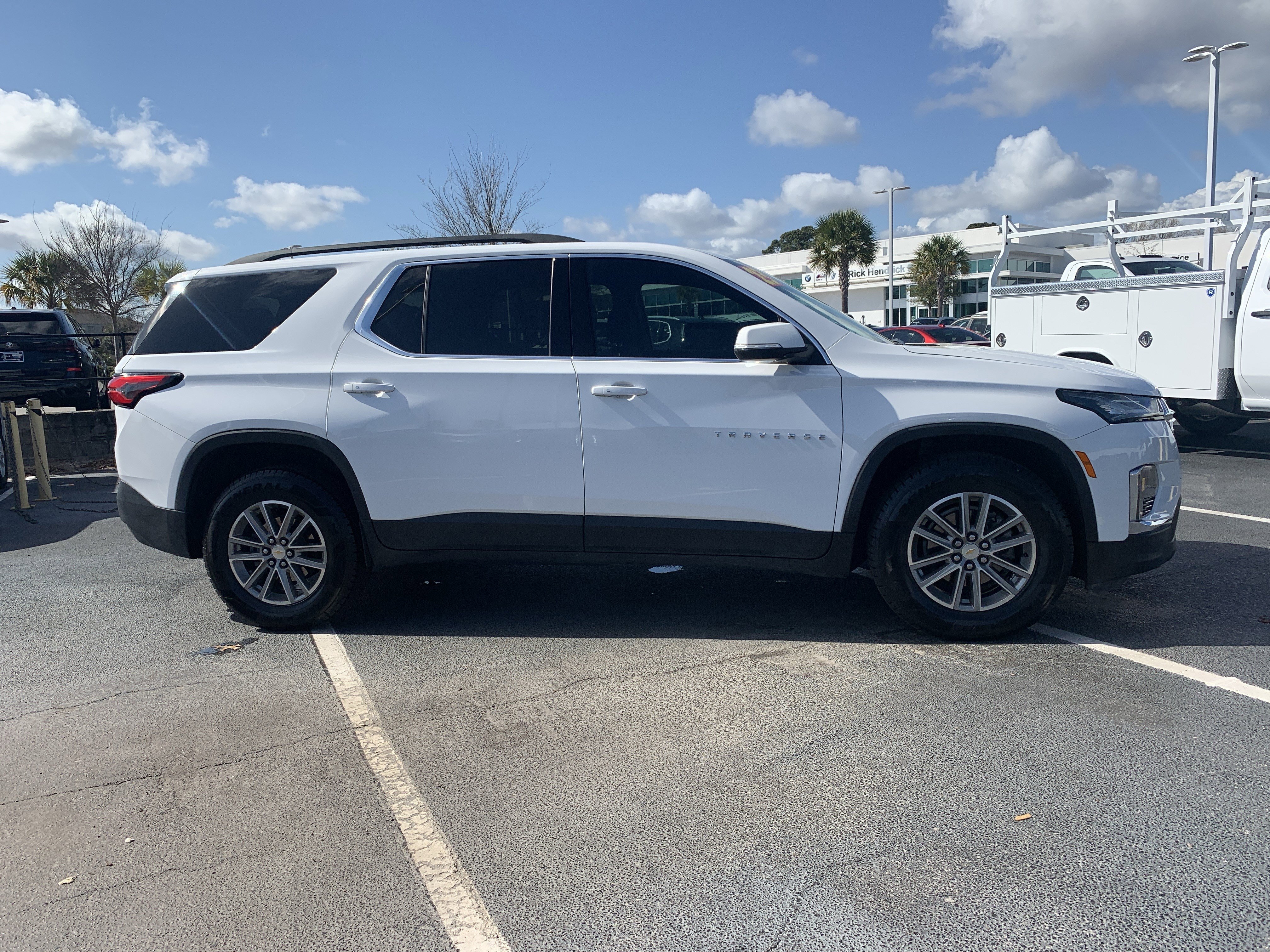 Used 2023 Chevrolet Traverse LT image 20
